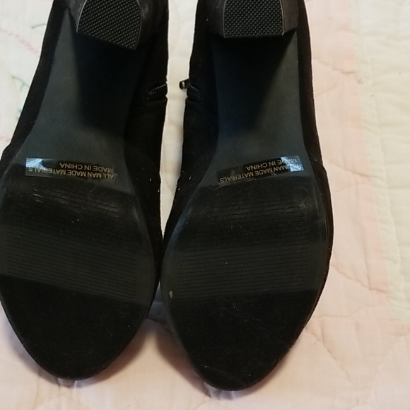 Report black vegan suede 4 inch zip booties.  Sz 6 - Picture 7 of 7